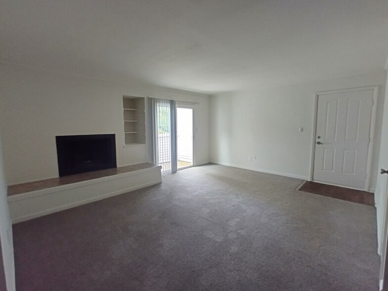 Building Photo - 600 Reusens Rd