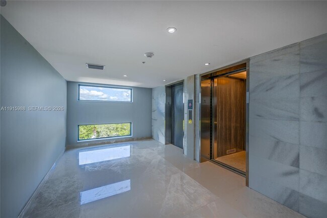 Building Photo - 840 NE 130th St