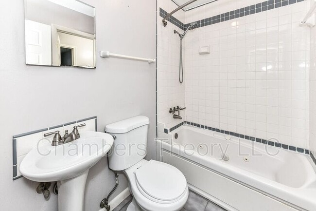 Building Photo - 306 S Wayne St