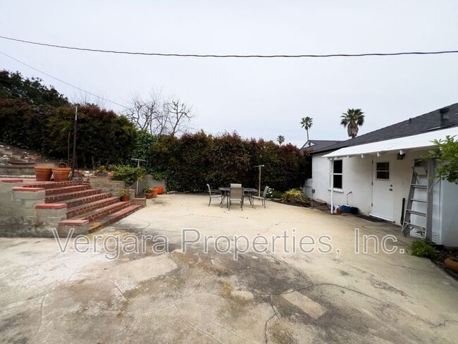 Building Photo - 623 Camino Real