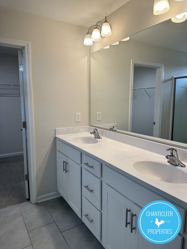 Building Photo - 2528 Reynolds Dr