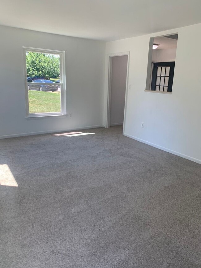 Building Photo - 2 Story, 3 bedroom, 1.5 bath Townhome in Glen Burnie