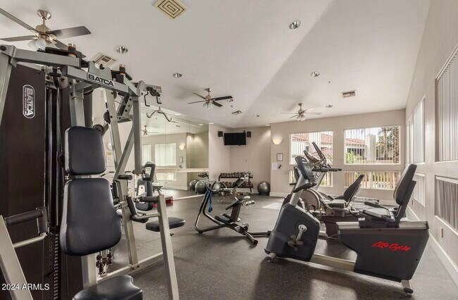 Building Photo - 11375 E Sahuaro Dr