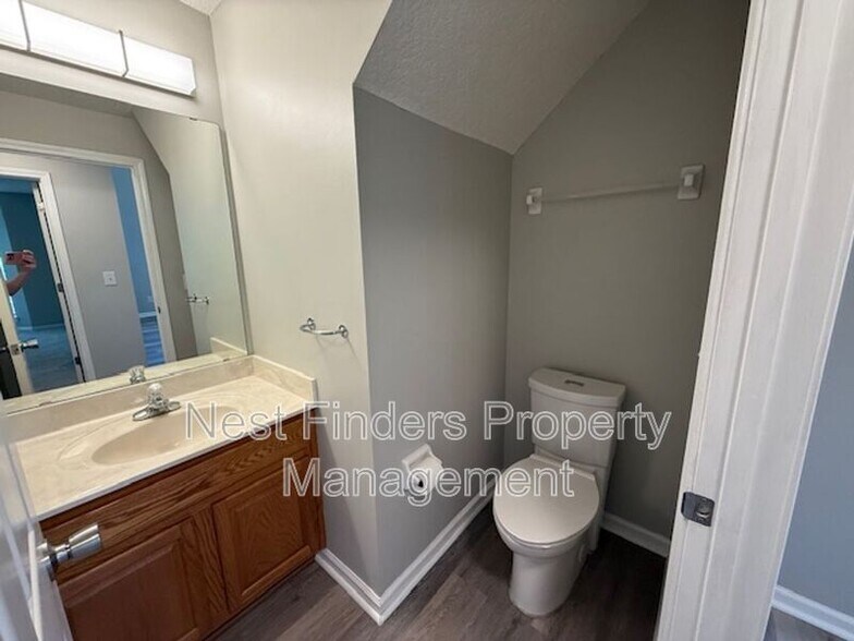 Building Photo - 830 S Lilac Loop