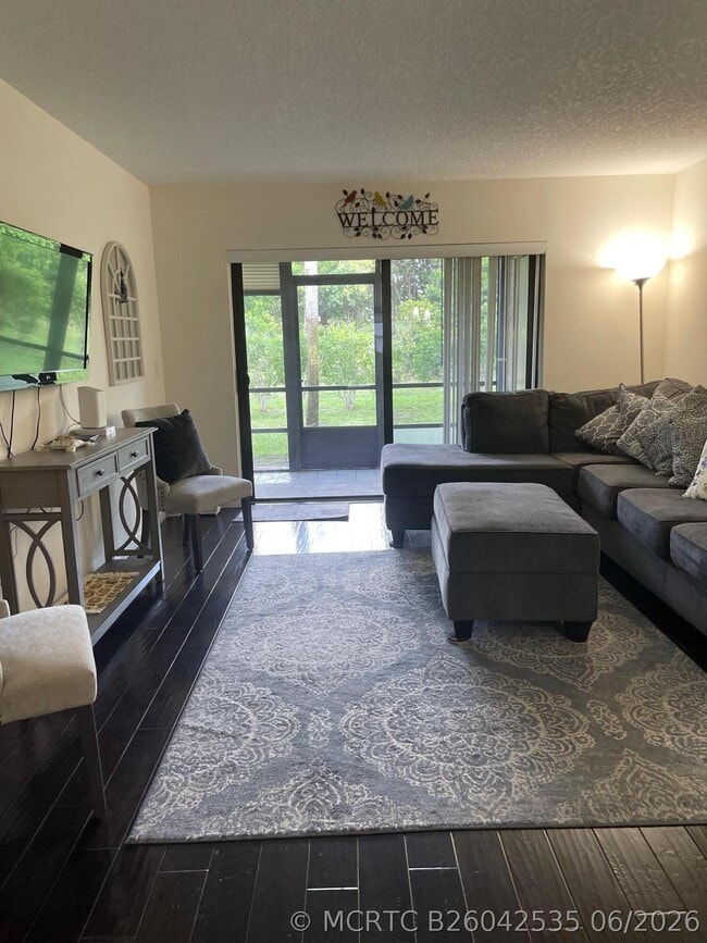 Building Photo - 7879 Willow Spring Cir N