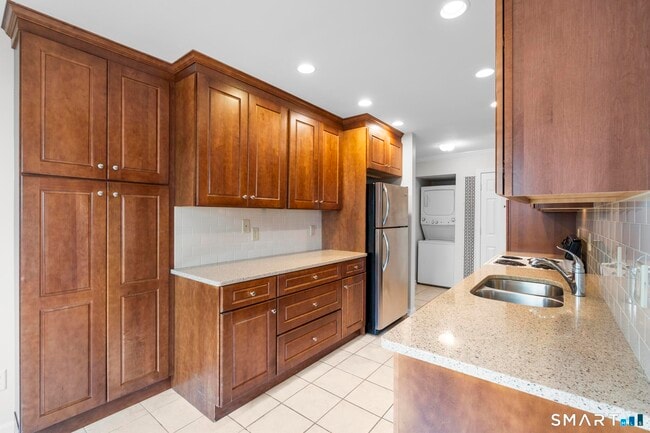 Building Photo - 132 Southport Woods Drive