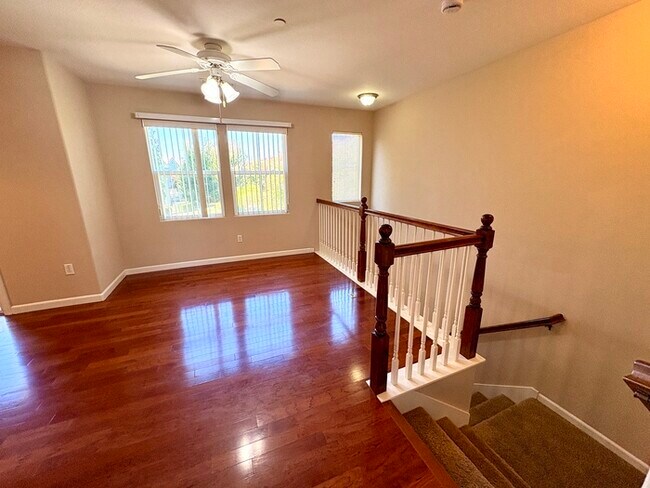 Building Photo - Beautiful Well Kept 2 Bedroom, 2 Bathroom in Roseville!