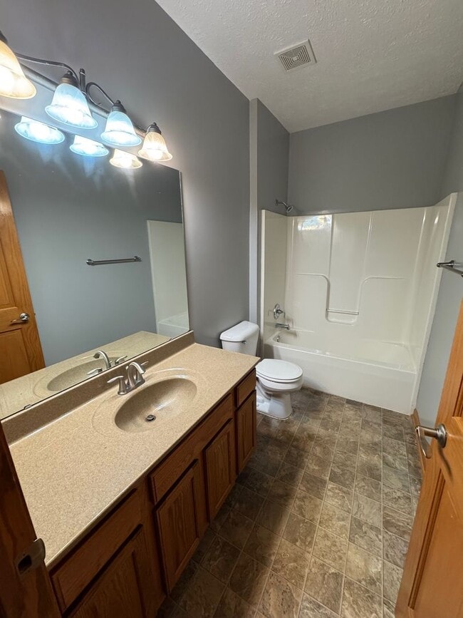 Building Photo - Two Bed, Two Bath, Two Car Garage Condo in...