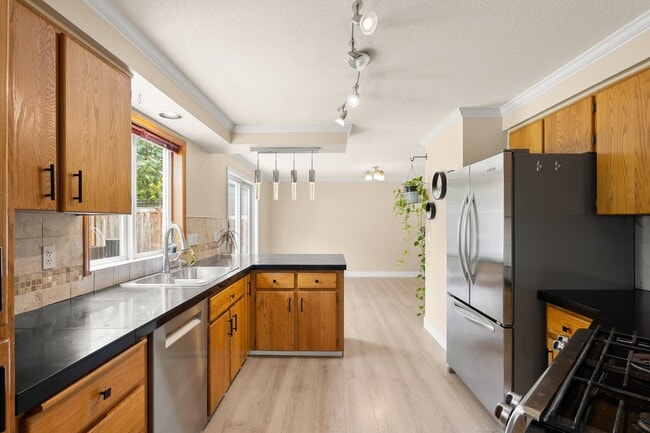 Building Photo - West Beaverton, 3 Bedroom, 2.5 Bath on Lar...