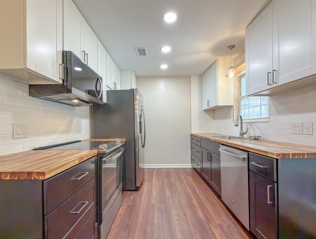 Building Photo - 3122 Pleasant Ct