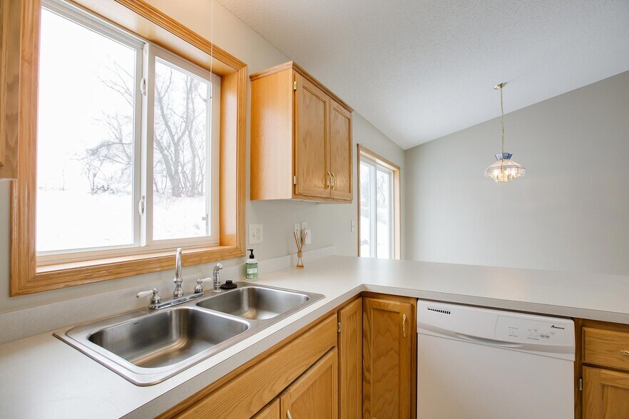 Kitchen - 809 Quail Pkwy