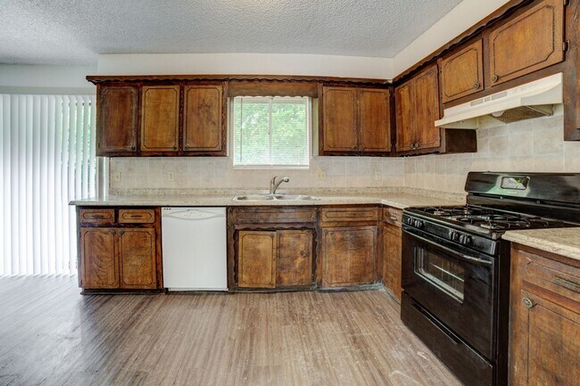 Building Photo - 4 Bed | 2 Bath | Broken Arrow | October