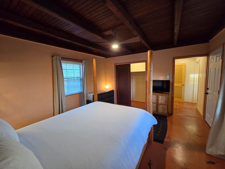 Building Photo - 619 N Jerrie Ave