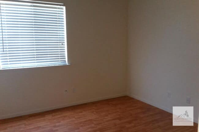 Building Photo - 8651 N Woodrow Ave