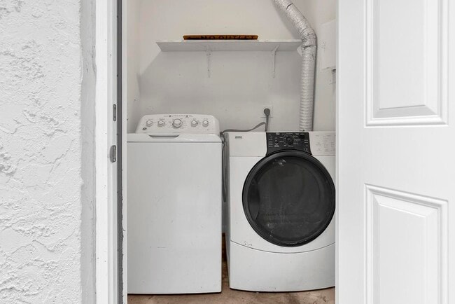 Building Photo - 1320 Wellington St