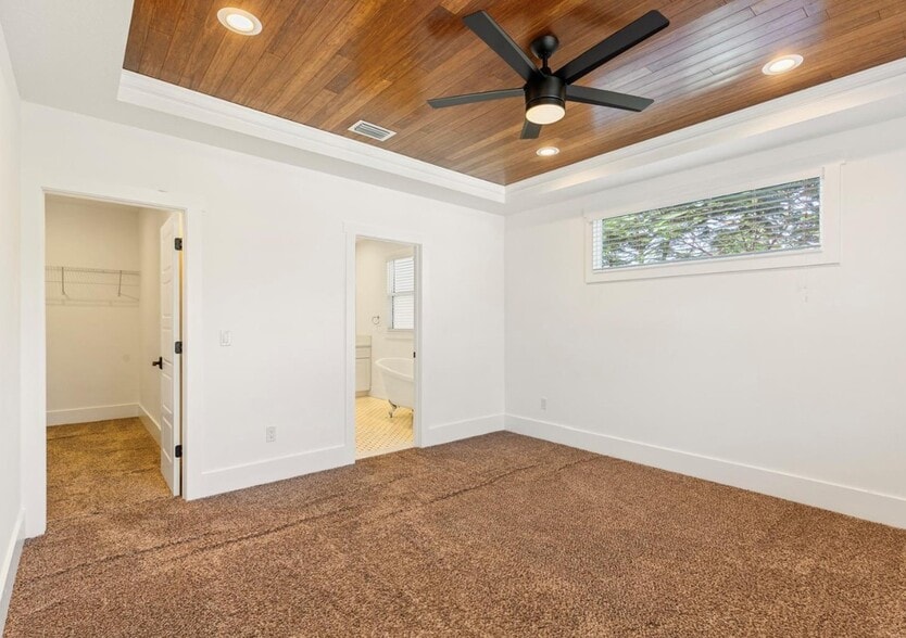 Building Photo - 214 E Floribraska Ave