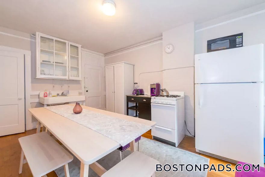 Building Photo - 161 Endicott St