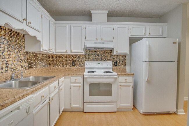 Building Photo - North Pensacola 3BR/2BA Home Near UWF Featuring Vaulted Ceilings & Privacy-Fenced Backyard