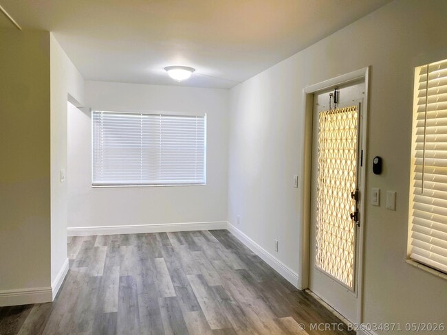 Building Photo - 256 Mansfield G