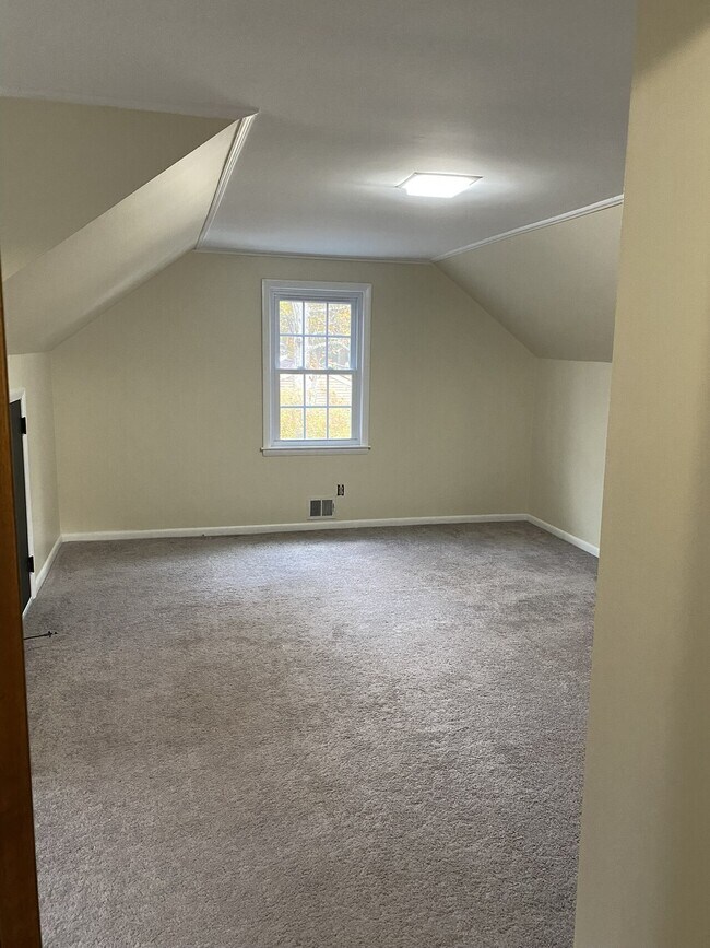 Building Photo - 13 Ellen Lane