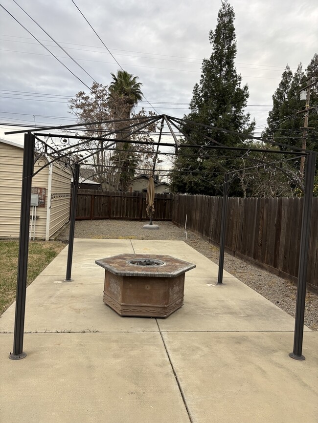 Building Photo - Adorable 2-bedroom, 1-bath cozy home in the heart of Modesto