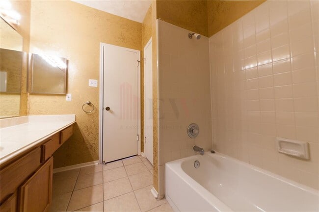 Building Photo - 3780 Tanglewilde St