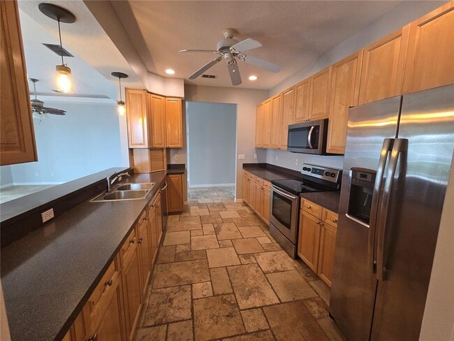 Building Photo - 7423 Southwind Dr