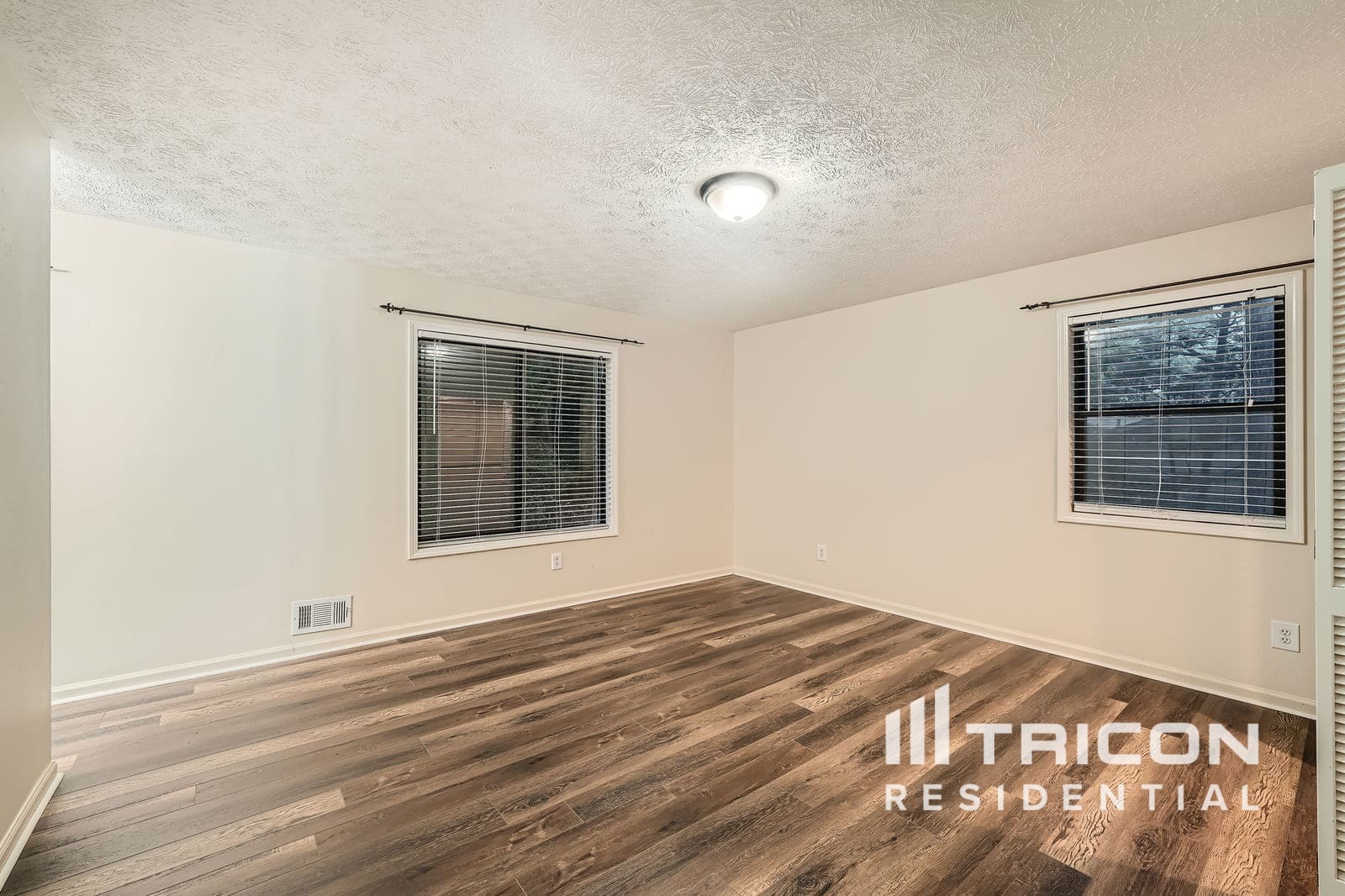 Building Photo - 136 Bramble Oak Dr