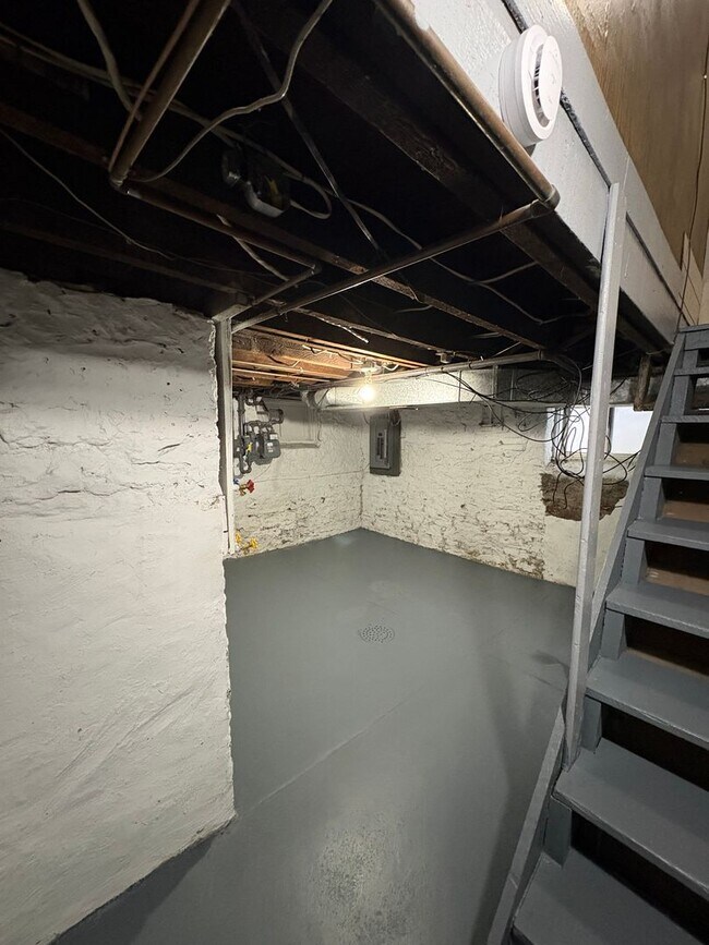 Building Photo - NORWOOD- Cute 2 bedroom 1.5 baths with fenced yard