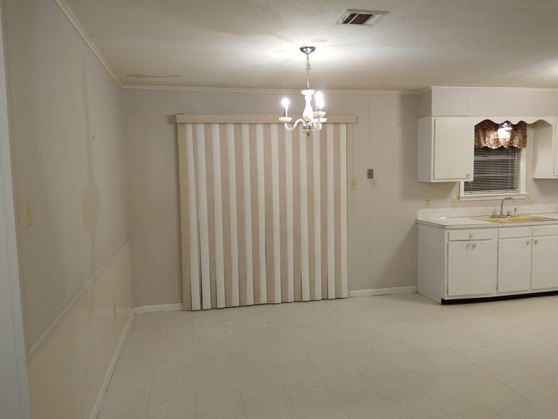 Dining Room - 1404 Benton St