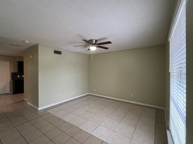 Building Photo - Southside Townhome