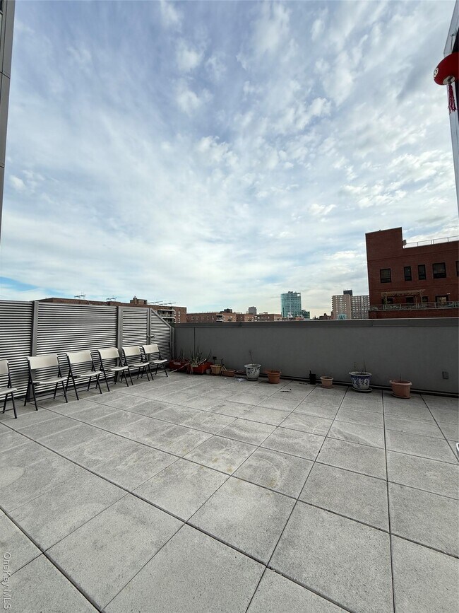 Building Photo - 138-35 39th Ave