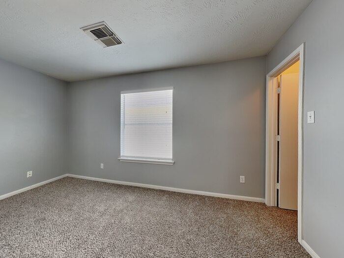 Building Photo - 29014 Fox Fountain Ln