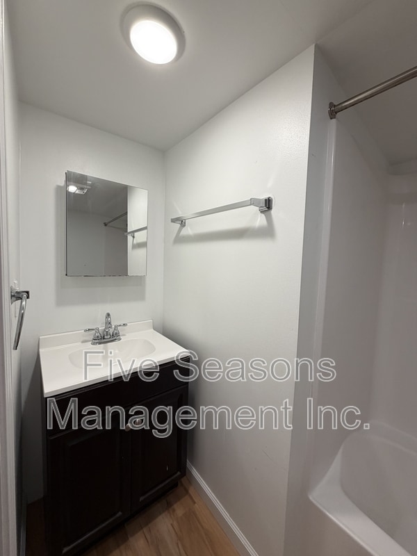 Building Photo - 124 N Winooski Ave