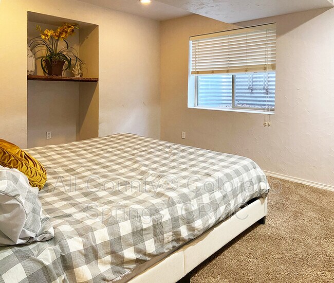 Building Photo - 1378 Grass Valley Dr