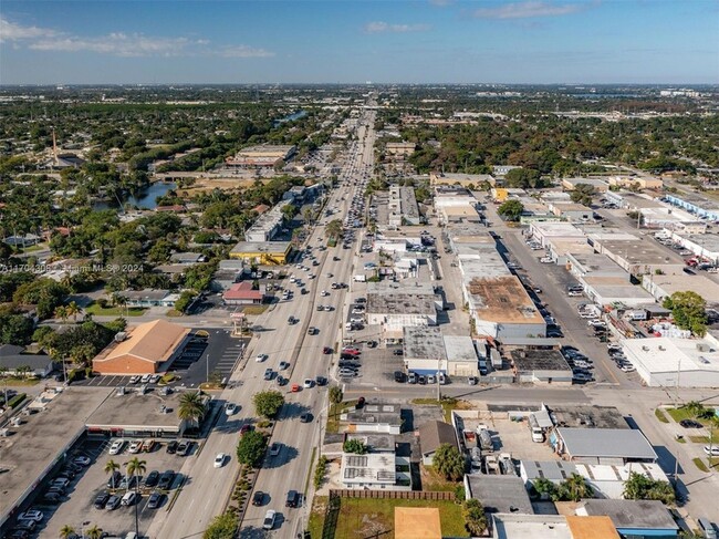 Building Photo - 405 E Oakland Park Blvd