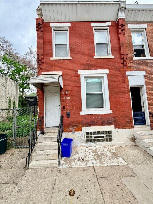 Building Photo - 5023 Tacoma St