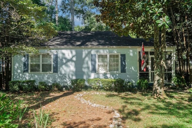 Primary Photo - 1385 Catherine St