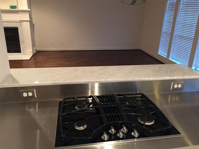 Building Photo - 1942 Fairview St