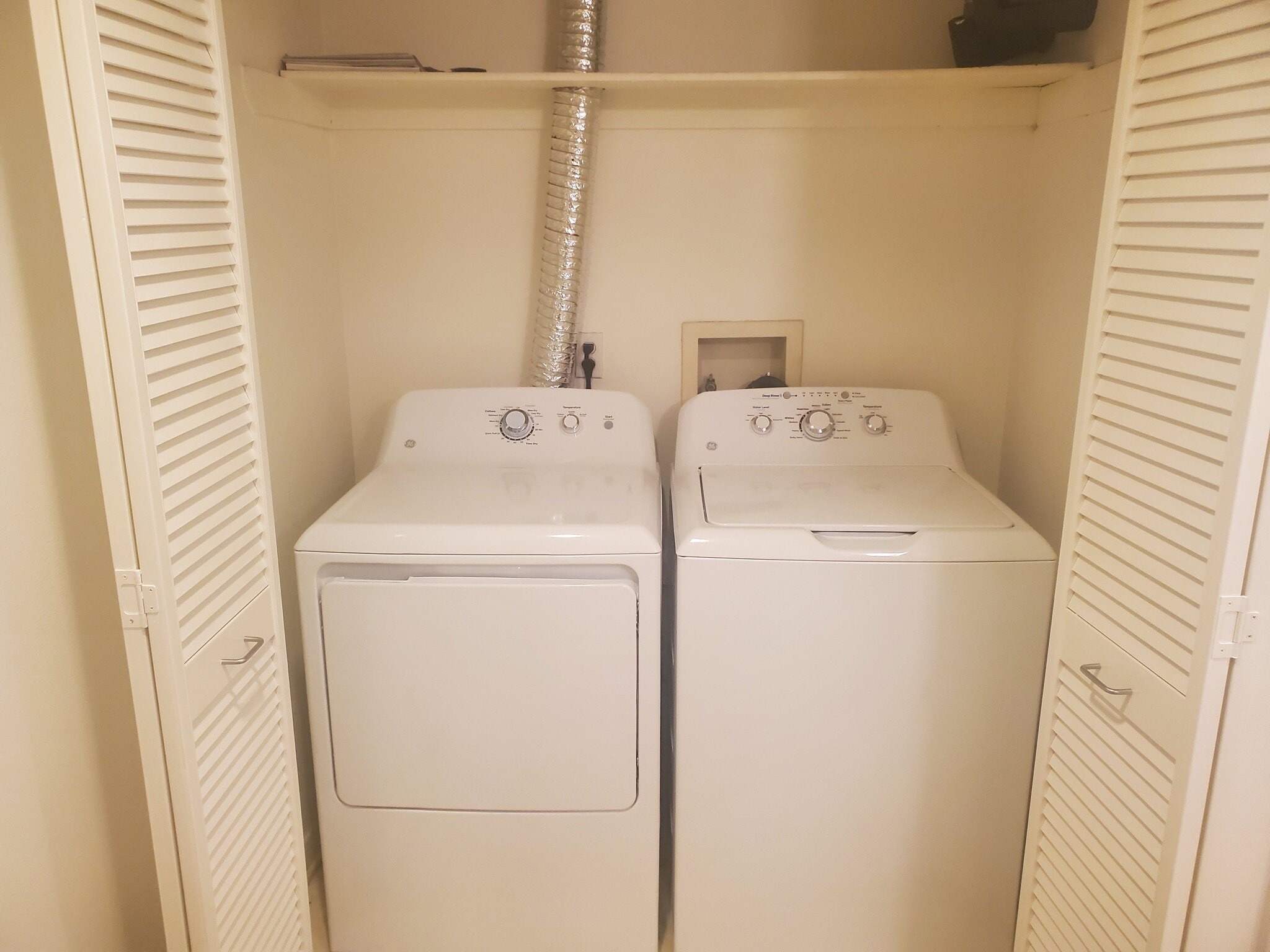 Laundry in unit - 160 S Hudson Ave