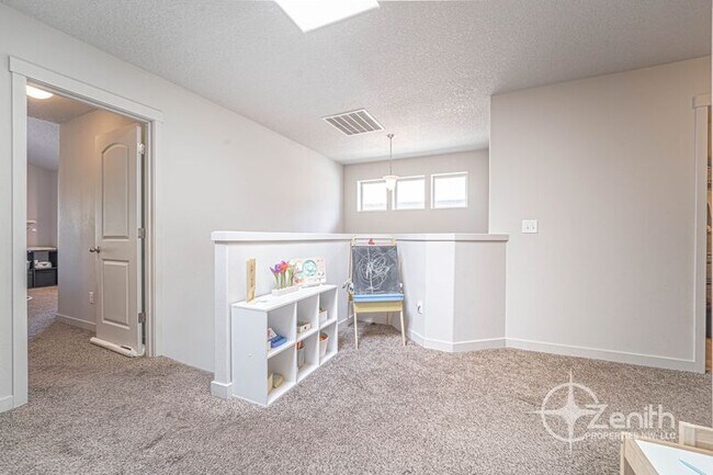 Building Photo - 5921 NE 48th St