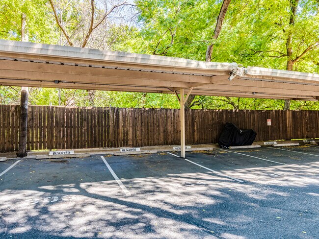 Building Photo - 500 E Riverside Dr
