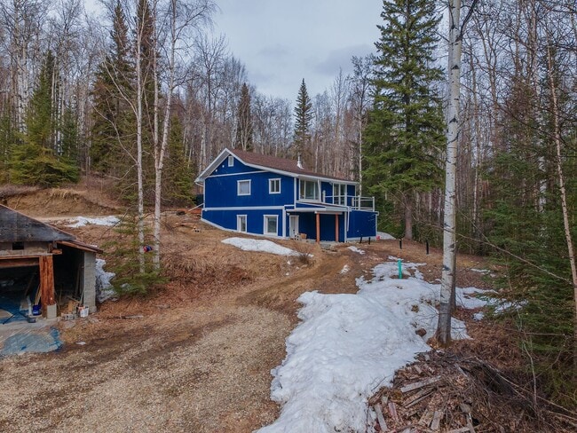 Building Photo - **Charming 2-Bedroom Duplex Unit in Fairbanks**