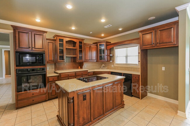 Building Photo - 5602 S Bent Tree Dr
