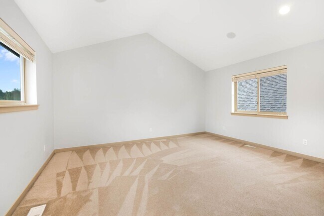 Building Photo - 23530 NE 13th Pl