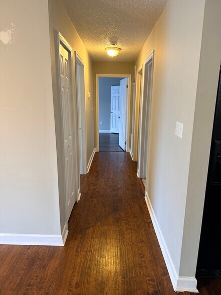 Building Photo - 32 Holly Ct