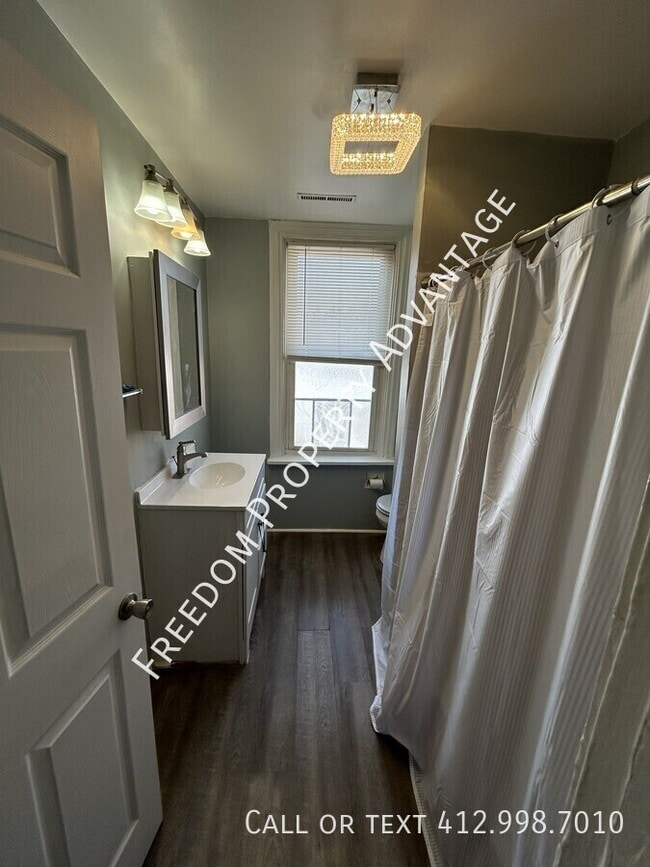 Building Photo - 355 Maplewood Ave