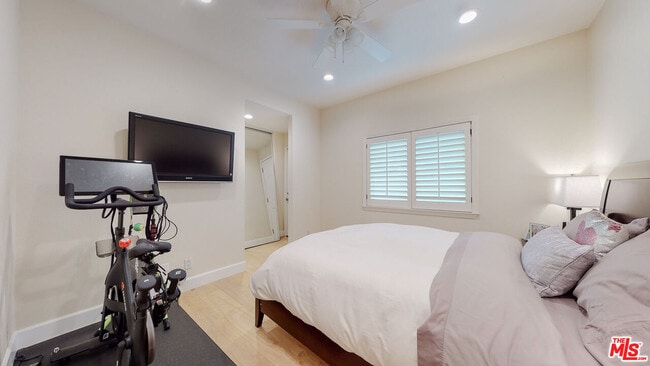 Building Photo - 4950 Densmore Ave