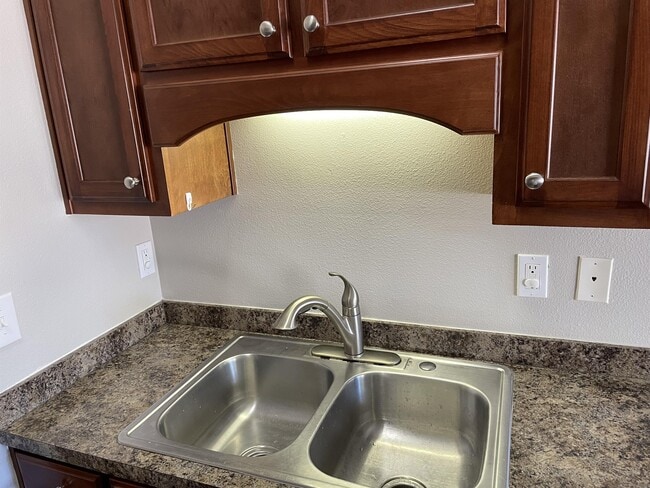 Building Photo - 8770 Kennedy Dr