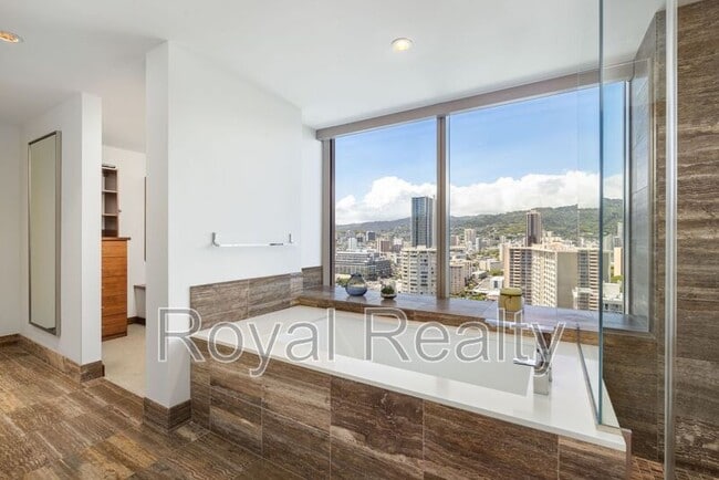 Building Photo - 1555 Kapiolani Blvd